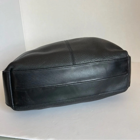 Field Manor Black Shoulder Leather Bag . - Picture 6 of 8